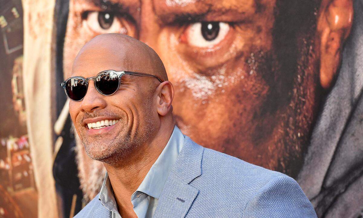 Auf den zweiten Rang katapultierte sich wie im Vorjahr der frühere Profi-Wrestler Dwayne "The Rock" Johnson, der mit Filmen wie "Jumanji: Willkommen im Dschungel" ein Millionenpublikum in die Kinos zieht. Der 46-Jährige verdiente in den vergangenen zwölf Monaten geschätzte 124 Millionen Dollar. Die Nummer eins im Ranking spielt jedoch  in einer ganz anderen Liga…