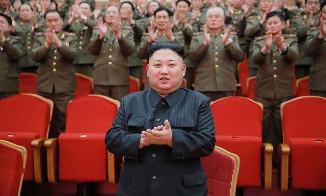 Kim Jong-un im Theater. Sein Land muss mitspielen.