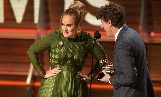 Adele konnte sich schon vor ihrem Auftritt über zwei Grammys freuen.