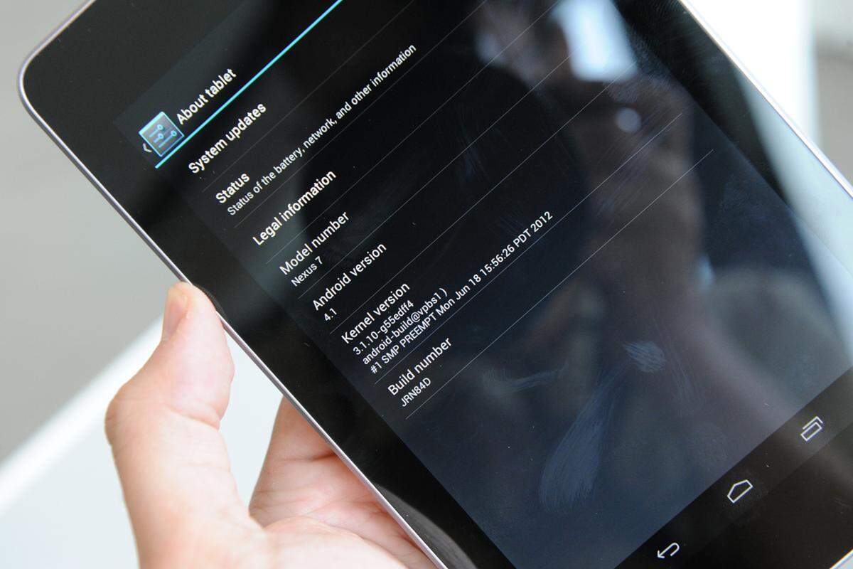 Ab Werk kommt das Nexus 7 mit Android 4.1 "Jelly Bean". Ein Update auf 4.1.1 ist aber bereits erhältlich. Deutschland, Spanien und Frankreich dürfen sich nach den USA und Großbritannien über das Gerät freuen. Ob und wann es nach Österreich kommt, ist noch nicht geklärt.