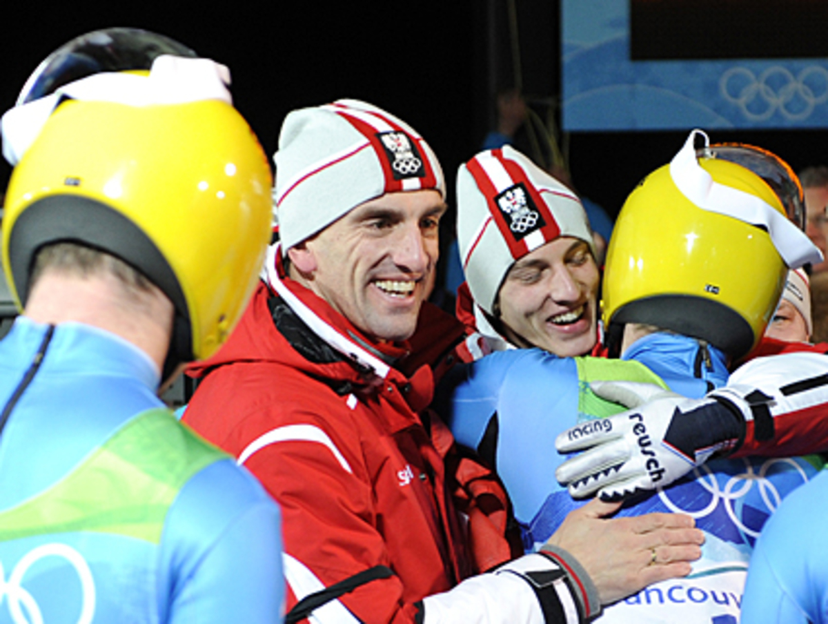 Vor den Augen von Gregor Schlierenzauer, der sich den Bewerb am Eiskanal angesehen hat, rasten die Lingers im ersten Lauf in 41,332 Sekunden den Eiskanal hinunter und gingen mit 0,088 Sekunden Vorsprung auf die wie erwartet schärfsten Herausforderer, ...