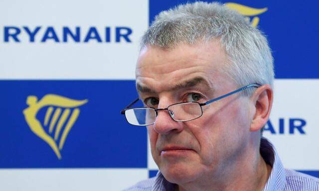 FILE PHOTO: Ryanair CEO Michael O'Leary holds a news conference in Brussels