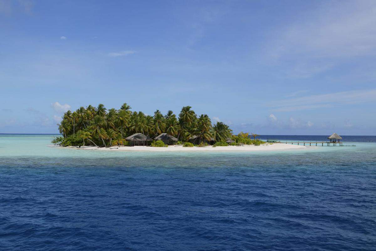 Den Gästen der Malediven-Insel Rania Experience wird neben der eigenen Insel auch eine top ausgestattete Yacht geboten. Für stolze 8000 bis 16000 Euro pro Nacht kann man auf der Insel eines Scheichs aus Dubai relaxen.