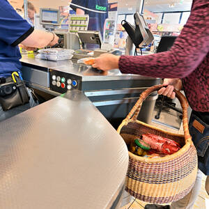 In Deutschland sind die Erzeugerpreise überraschend stark gesunken. Die Preisnachlässe sollten in absehbarer Zeit auch bei den Konsumenten ankommen.