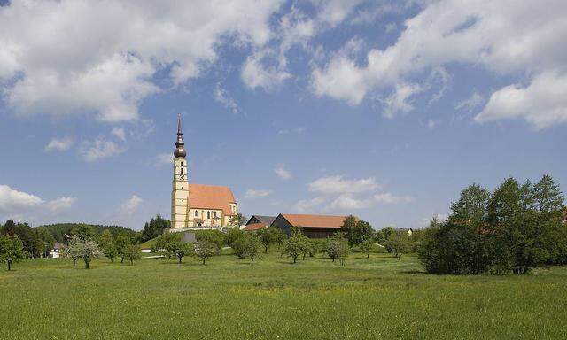 Austria Eggelsberg Church in rural landscape PUBLICATIONxINxGERxSUIxAUTxHUNxONLY WWF01163