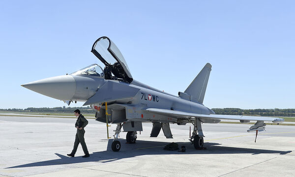 EUROFIGHTER LANDUNG AM FLUGHAFEN WIEN-SCHWECHAT