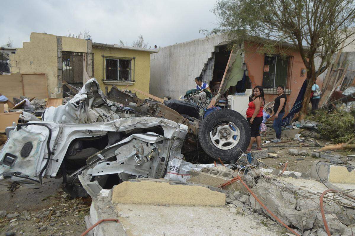 "Für diejenigen, deren Häuser schwer beschädigt wurden, haben wir Notunterkünfte eingerichtet", teilte Mexikos Präsident Enrique Pena Nieto mit.