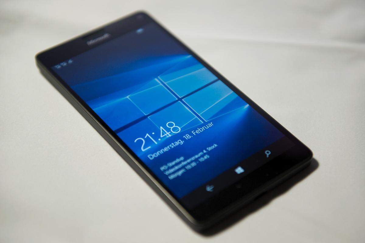 Alles in allem ist das Lumia 950 XL das wohl beste Windows-Smartphone bisher. Allerdings wird das nicht reichen, um den Markt aufzumischen. Dafür bietet Microsoft leider zu wenig, um Fans von anderen Plattformen abzuziehen.