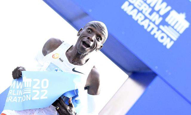 Eliud Kipchoge freut sich über den neuen Weltrekord