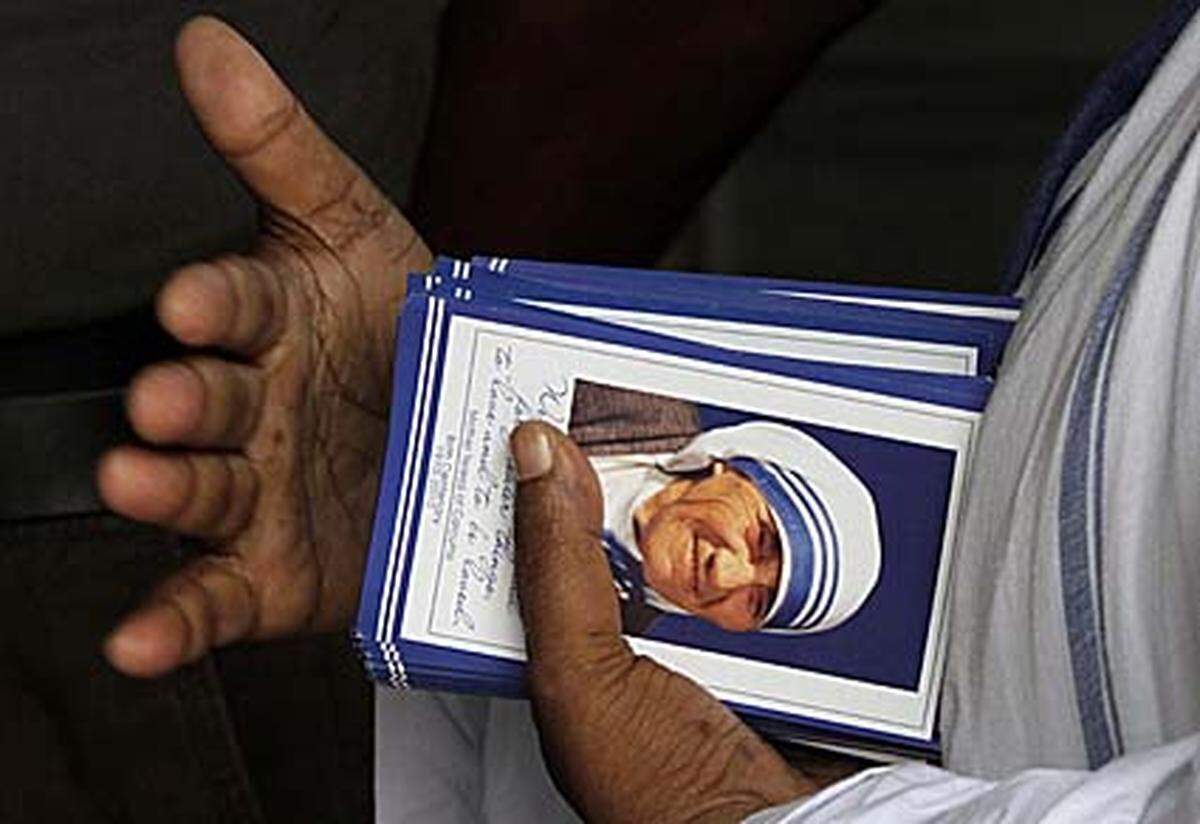 Mutter Teresa erblickte am 26. August 1910 in Skopje als Anjeza Gonxha Bojaxhiu das Licht der Welt als Tochter eines wohlhabenden, katholischen, albanischen Kaufmannes.