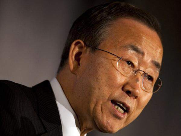 UNO-Generalsekretär Ban Ki Moon forderte von der israelischen Regierung volle Aufklärung über den Militäreinsatz. "Es ist unerlässlich, dass es eine umfassende Untersuchung geben muss, um genau zu klären, wie es zu diesem Blutvergießen kam".