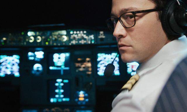 US-Star Joseph Gordon-Levitt spielt in „7500“ einen Piloten ohne Hang zum Heldentum, dessen Cockpit von Attentätern gestürmt wird. 