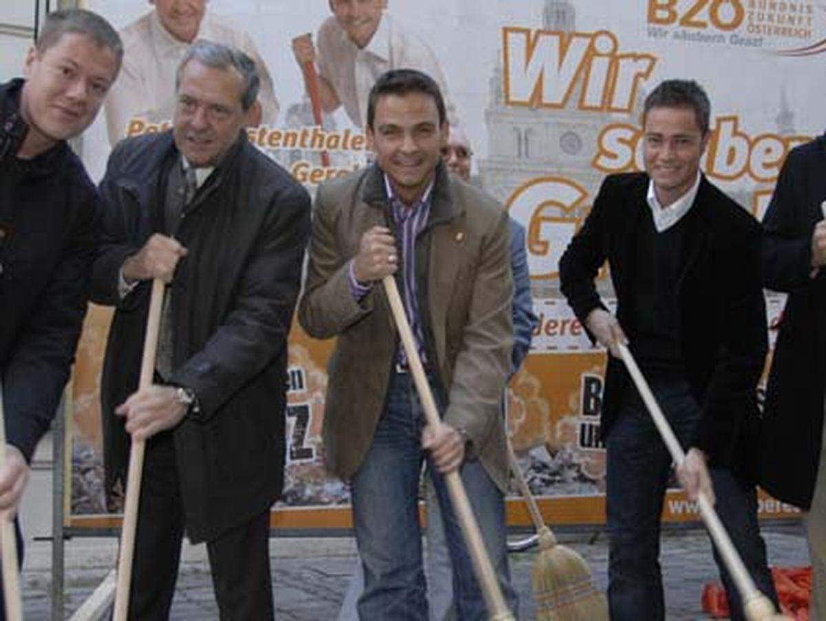 Mit einer besonders geschmacklosen Kampagne ritterte das BZÖ bei den Grazer Gemeinderatswahlen 2008 um die Gunst der Wähler. Zum Glück nur mit Besen bewaffnet versprachen Spitzenkandidat Gerald Grosz und andere BZÖ-Kandidaten "Wir säubern Graz".