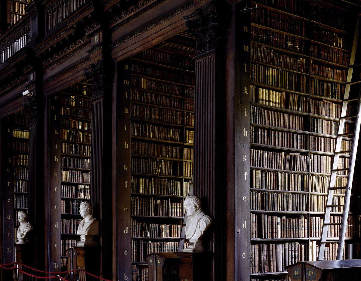 . . . oder durch die Trinity College Library in Dublin.
