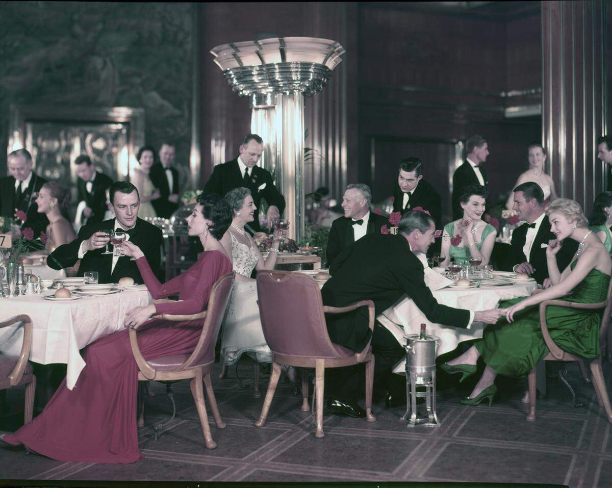 Zum 175. Jubiläum hat die Cunard-Reederei ihre Archive geöffnet und gibt damit Einblick in eine Zeit, in der Kreuzfahrten noch besonders luxuriös und fern vom Massentourismus waren.