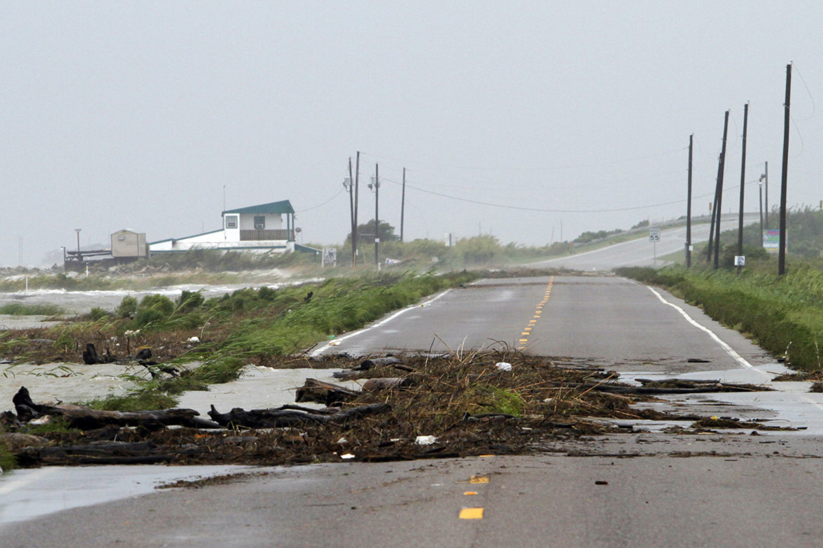 In Coden, Alabama, hat der Stzurm erste Spuren hinterlassen.