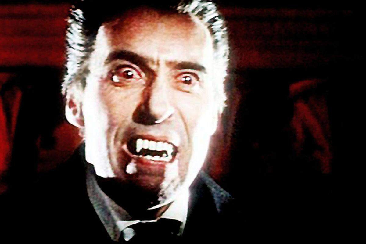 In seine Fußstapfen trat unter anderem Christopher Lee. Der Brite verkörperte die Horrorfigur insgesamt zehn Mal. Als sein bester Dracula-Film gilt jener aus dem Jahr 1958 mit Peter Cushing als Vampirjäger Van Helsing.Trash-Fans bevorzugen Jess Francos "Count Dracula - Nachts, wenn Dracula erwacht" (1970) mit Lee als schnauzbärtigen Vampir. In weiteren Rollen waren Herbert Lom und Klaus Kinski zu sehen.