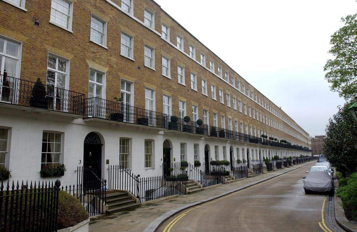 In Immobilien ist es trotz der britischen Inflation von derzeit über fünf Prozent zukunftssicher angelegt.