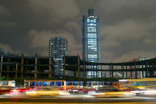 Platz 12: Das CITIC Plaza in der chinesischen Stadt Guangzhou hat 80 Stockwerke und ist 391 Meter hoch. Bis 2010 war es der höchste Turm der Stadt, seitdem wird es jedoch vom Guangzhou International Finance Center überragt (Platz 8, 437,5 Meter).
