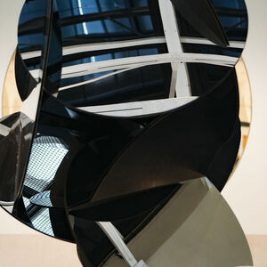 Eine Installation von Eva Schlegel.