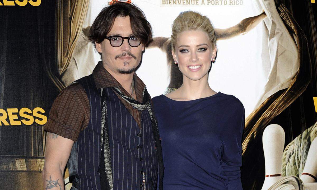 Die Gerüchte verdichten sich, zwischen Johnny Depp und der 26-jährigen Amber Heard soll es ernst werden. Nachdem der Familienvater seine junge Kollegin abserviert und mit Blumensträußen wieder heimgeholt hatte, sollen sich die beiden nun zu einer Beziehung durchgerungen haben, schreibt "US Weekly".
