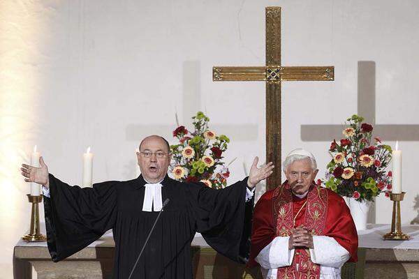 Anschließend feierte er mit den Vertretern der Evanglischen Kirchen einen ökumenischen Wortgottesdienst.