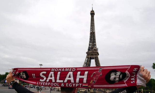 Paris Atmosphere - Liverpool v Real Madrid - UEFA Champions League Final A Liverpool fan holds up a Mohamed Salah scarf