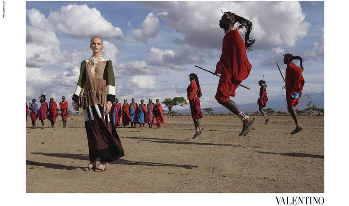Mit einem Masai-Stamm wurde die neue Kollektion von Steve McCurry fotografiert. Als Models waren Alice Metza, Cameron Traiber, Greta Varlesse, Kirin Dejonckheere und Tami Williams im Einsatz.