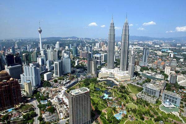 Platz 5: Die Zwillingstürme Petronas Twin Towers stehen in Malaysias Hauptstadt Kuala Lumpur und messen 452 Meter.