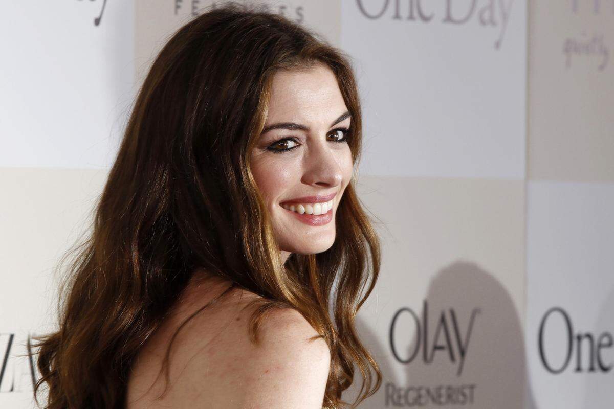 Die Komödien-Kennerin Anne Hathaway hat ihre französische Kollegin Marion Cotillard glatt ausgestochen. Im neuen Batman-Film "The Dark Knight Rises" wird die 28-Jährige als Catwoman neben dem Fledermausmann in Aktion treten.