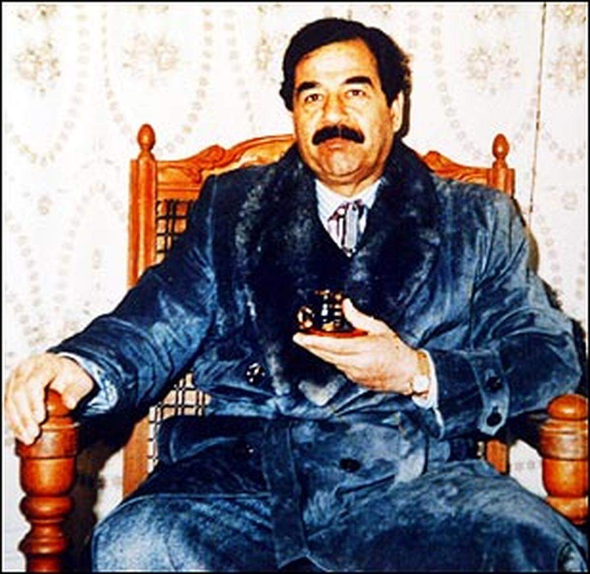 Bereits mit ihrem ersten Luftangriff auf Bagdad hatten die USA versucht, Saddam zu töten. Saddam entging jedoch diesem Schlag und verschwand erst mit dem Einmarsch von US-Truppen in der irakischen Hauptstadt Bagdad aus der Öffentlichkeit.