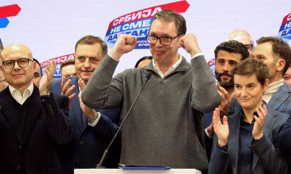 Vučić jubelte über Wahlsieg. In Belgrad ging dabei nicht alles mit rechten Dingen zu.