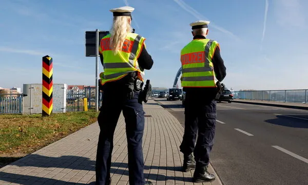 Polizisten an der deutsch-polnischen Grenze