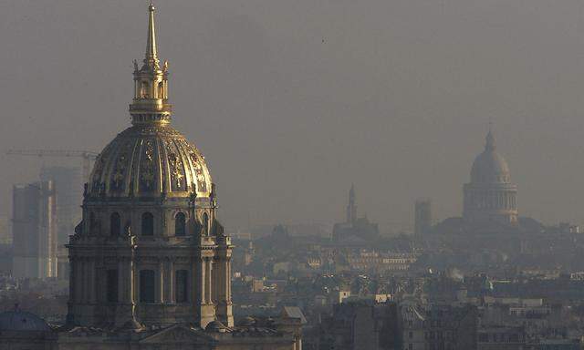 Archivbild Paris: Im Vordergrund der Invalidendom