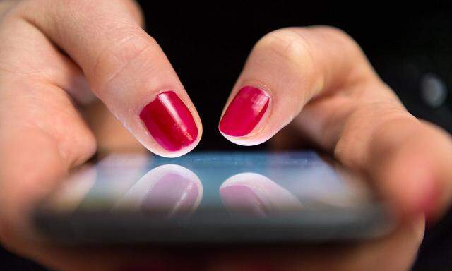 Verbraucherzentrale kritisiert Mobilfunk-Laeden