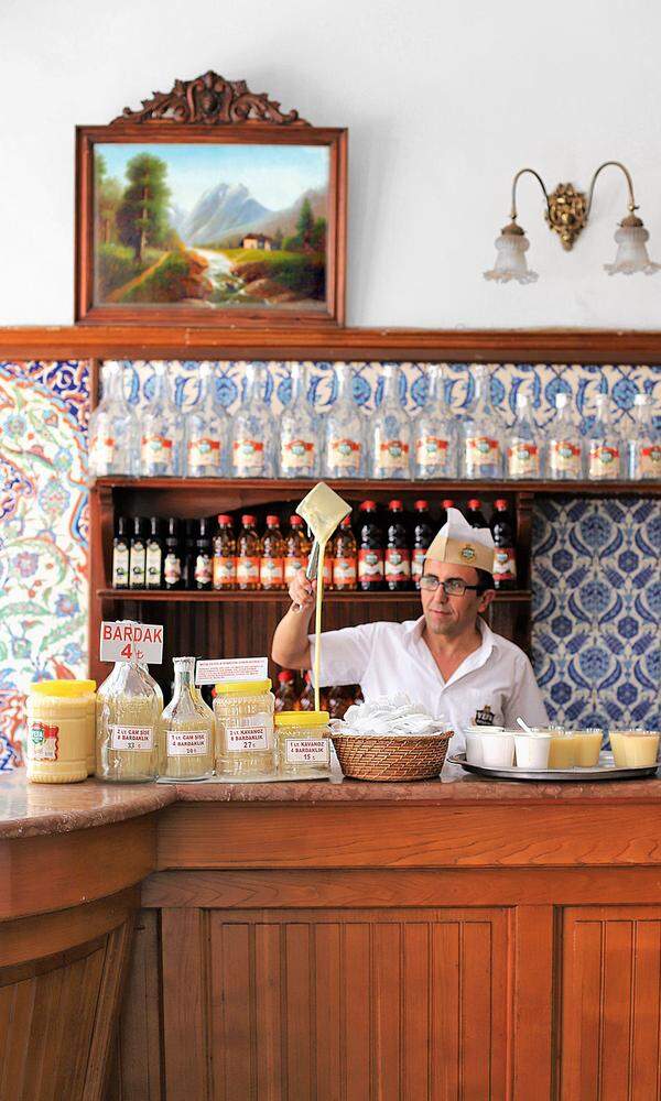 Tradition. Spezialität seit 1876: fermentierter Hirsetrunk im Vefa Bozacısı.