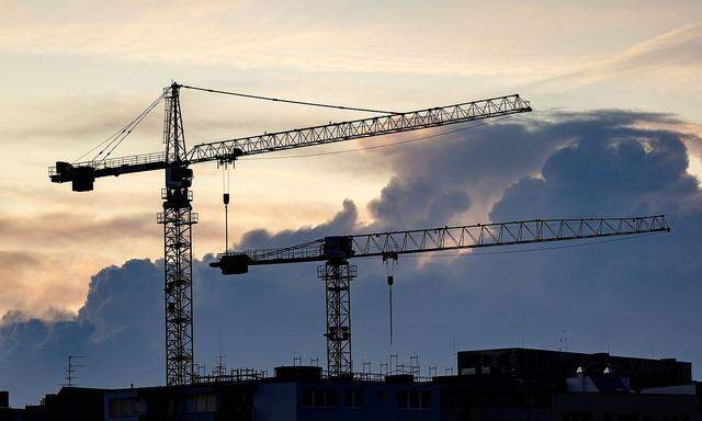 Baukraene auf einer Baustelle in Koeln Koeln 23 07 2019 *** Construction cranes on a construction si