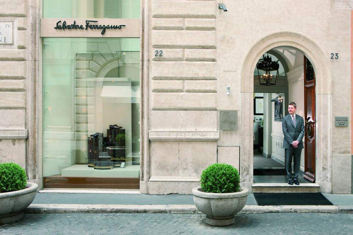 Über der Salvatore Ferragamo Boutique auf der Via Condotti befindet sich Portrait Roma, eines der Hotels der italienischen Modemarke.