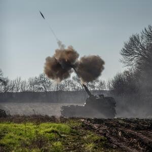 Polnische Krab-Panzerhaubitze im Gefecht in der Ukraine.