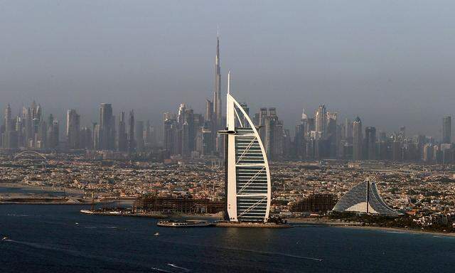 Die Skyline von Dubai. Die Emirate gelten als modern und tolerant. Doch es gibt Kritik an der Menschenrechtssituation. 