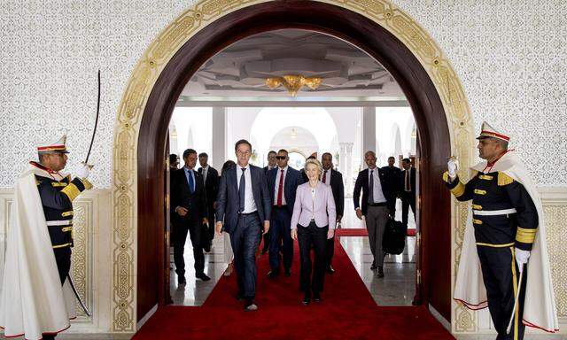 EU-Kommissionschefin Ursula von der Leyen und Mark Rutte, niederländischer Premier, auf Freundschaftsbesuch in Tunesien.