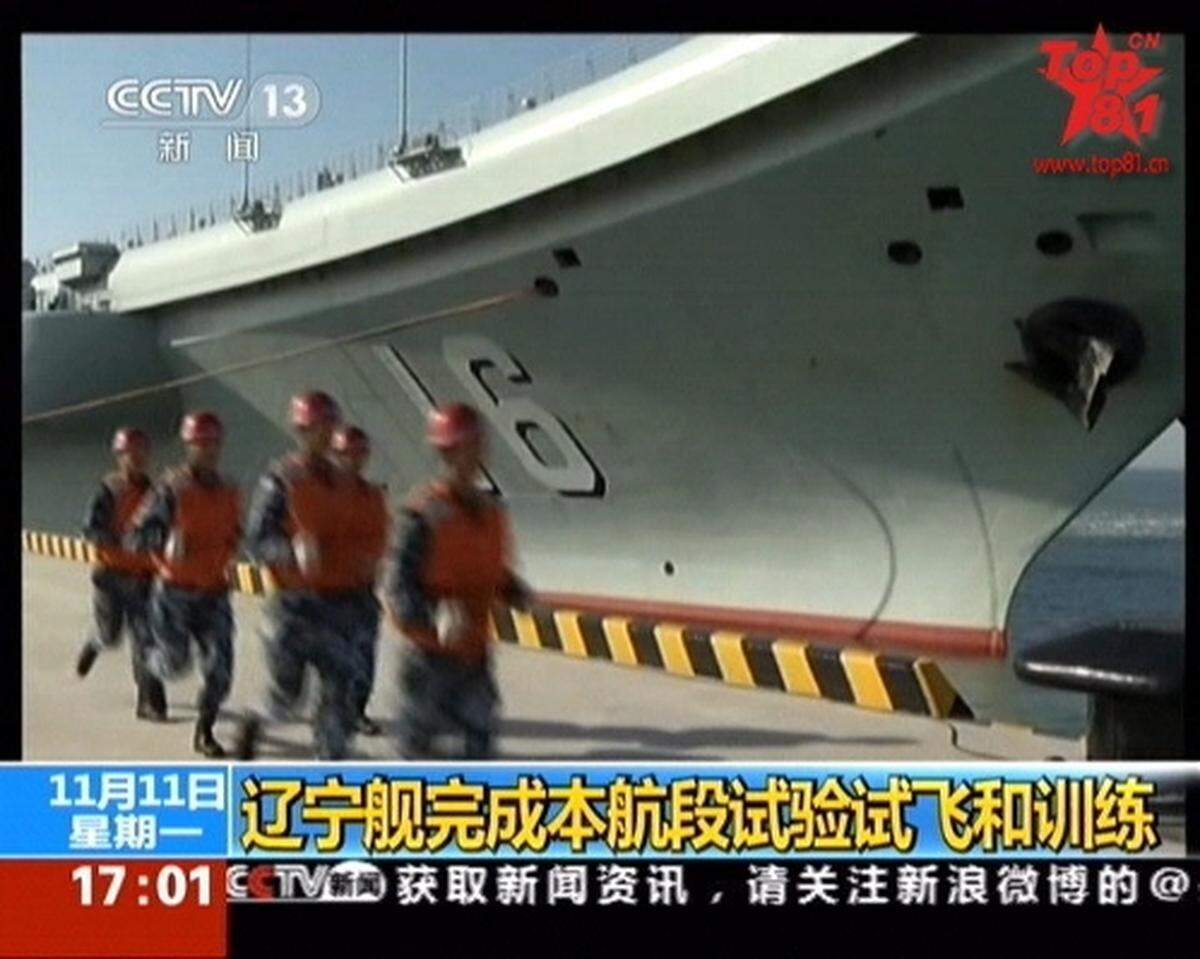 auch auf chinesischen Flugzeugträgern, hier liegt der Träger aber offenkundig noch an der Mole.