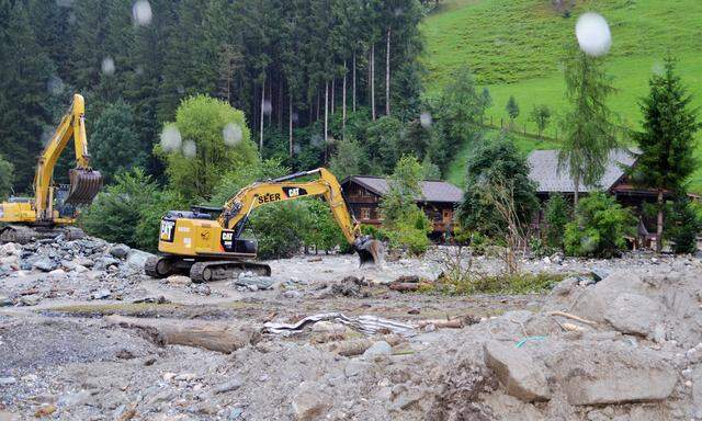 Massive Vermurungen und Überflutungen richteten schwere Schäden in der Steiermark und in Tirol an – ein Krisenstab koordiniert die Aufräumarbeiten.  