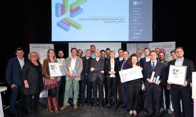 Die Finalistinnen und Finalisten der Kategorie Evolution und der Kategorie Revolution mit dem Sponsor APA-IT, der Jury und den Initiatoren der Digital Business Trends