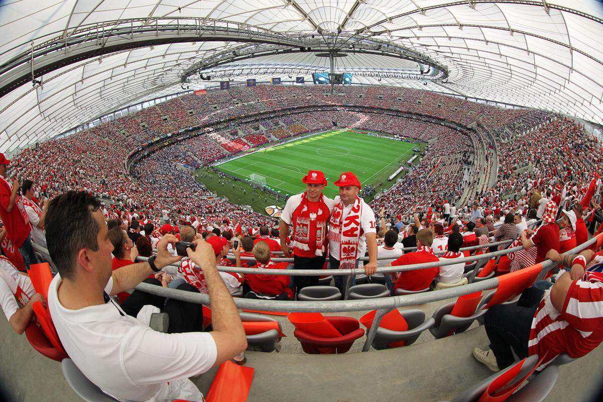 58.000 Zuschauer im Warschauer Nationalstadion freuten sich auf ein packendes Eröffnungsspiel zwischen Polen und Griechenland. Und sie sollten nicht enttäuscht werden.