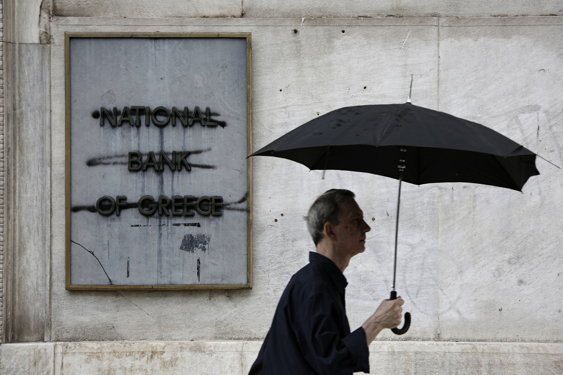 Suspects arrested in Greece over fatal firebomb attack on politician's home