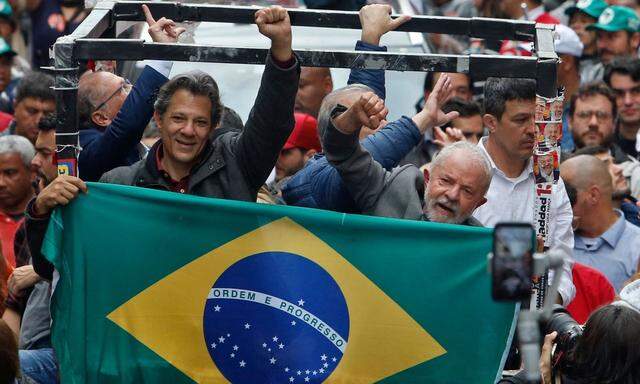 In den Umfragen liegt Lula vor Bolsonaro.
