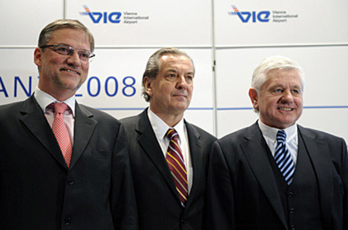 Gerhard Schmid/Herbert Kaufmann/Ernest Gabmann (v.l.): Am Flughafen Wien regieren Wien und Niederösterreich über drei Vorstände: zwei rote (Kaufmann, Schmid) und einen schwarzen (Gabmann).