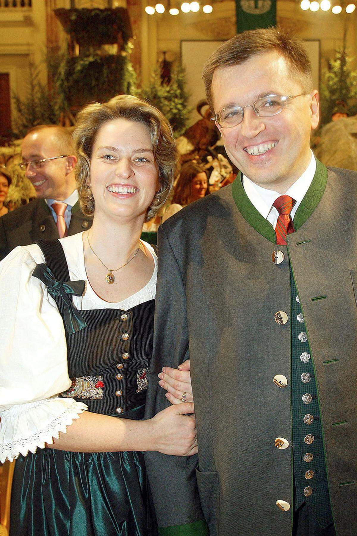 Grillitsch hat mit Bleckmann einen gemeinsamen Sohn, neben drei Töchtern aus erster Ehe.Bild: Besuch des Jägerballs 2004 in der Wiener Hofburg.