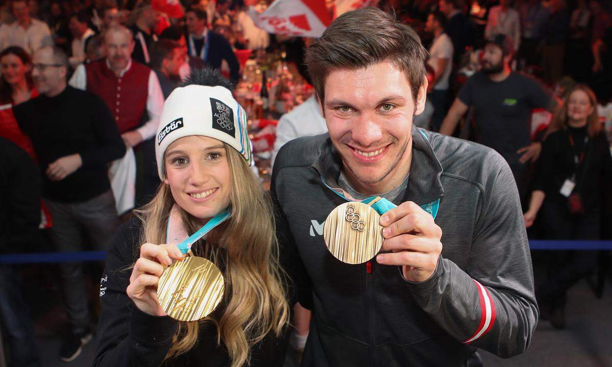 Danach ging es gemeinsam mit Skifahrer Michael Matt und dessen Bronzemedaille zur Feier ins Österreich-Haus.